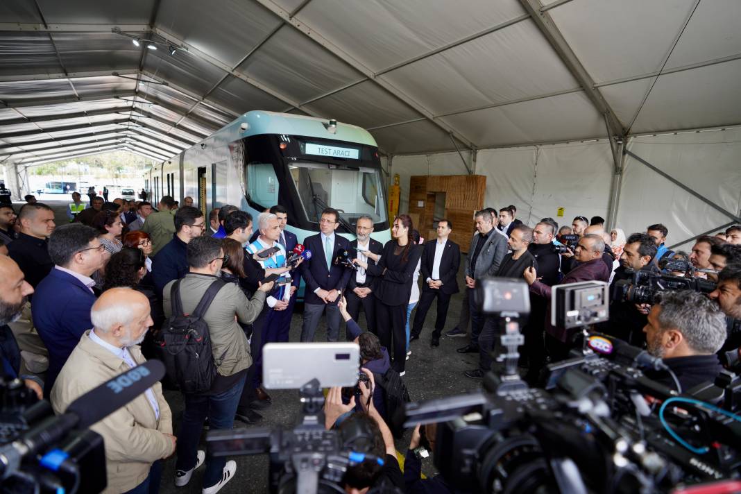 İmamoğlu 420 Yolcu Kapasiteli Yeni Elektrikli Metrobüsleri Tanıttı! Görenler Hayran Oldu 7